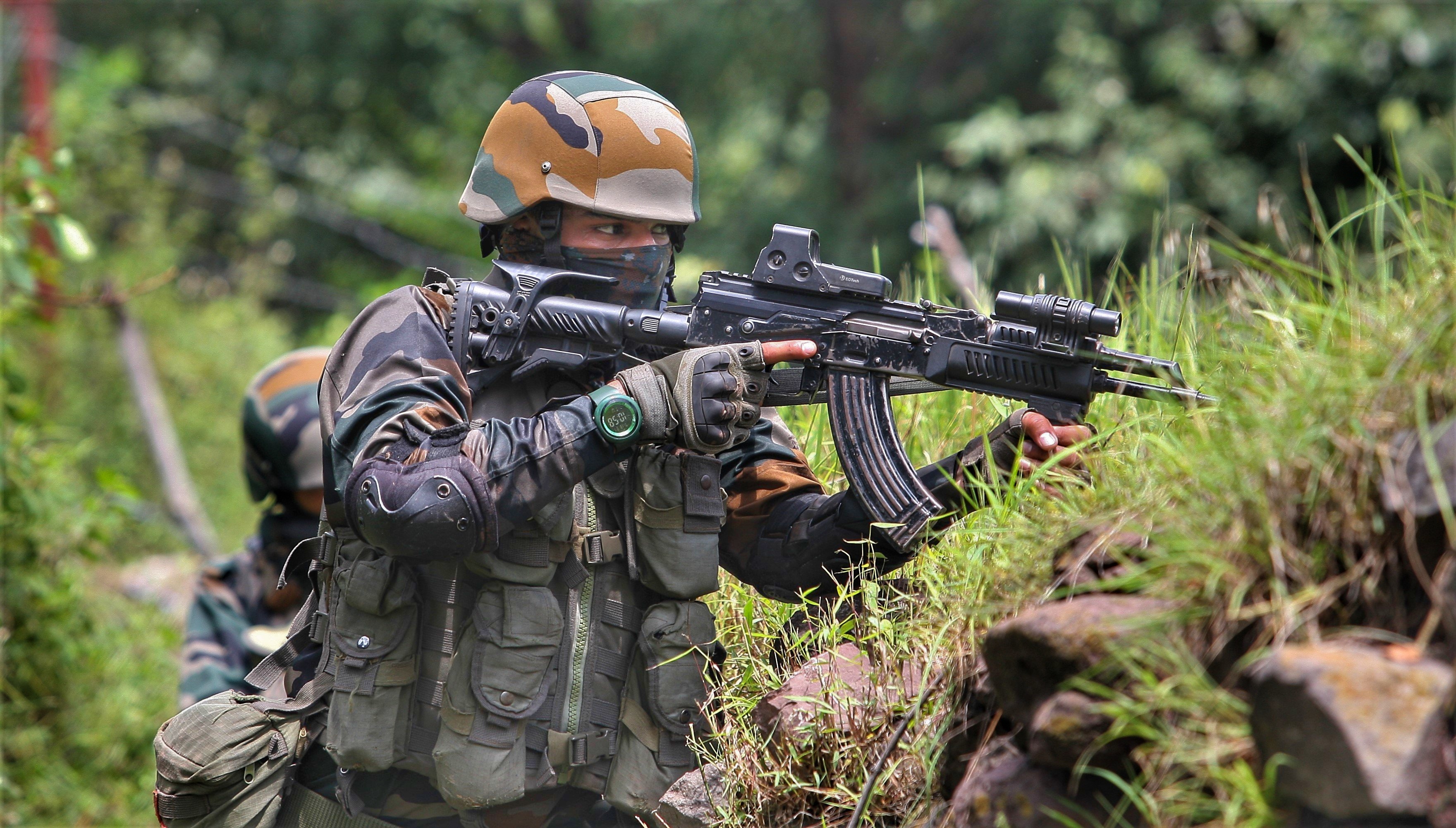 Indian Army soldier from White Knight Corps, 2021.